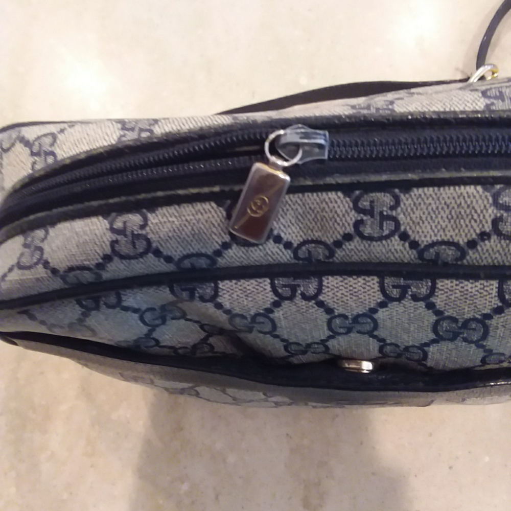 Gucci Beige & Black GG Canvas Shoulder Bag - Picture 6 of 11